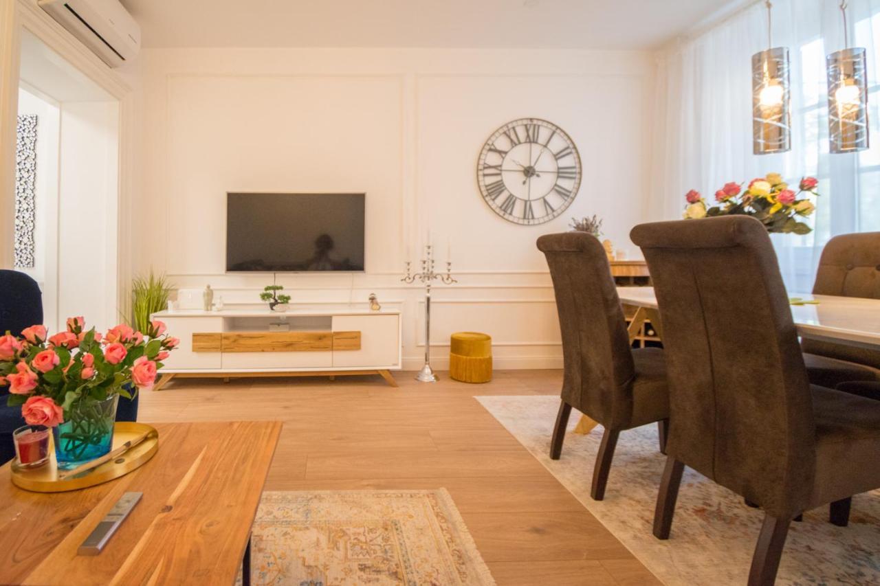Trixi Maksimijan Apartment *